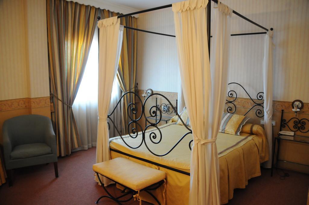 Atarfe Hotel Las Yucas מראה חיצוני תמונה