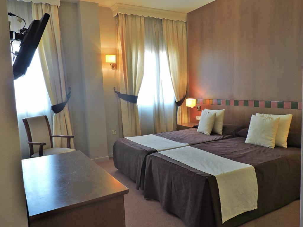 Atarfe Hotel Las Yucas מראה חיצוני תמונה
